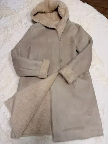 ROSSO URBAN RESEARCH 베이지 후드 부착 무스탕 코트