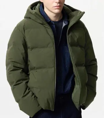 [거의 새상품] 유니클로 심리스 다운 파카 M 사이즈 올리브 착용 1회만