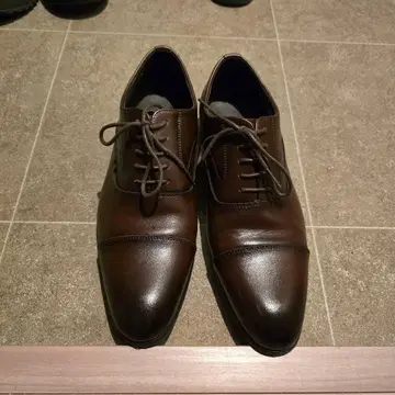 다크 브라운 가죽 구두 수트