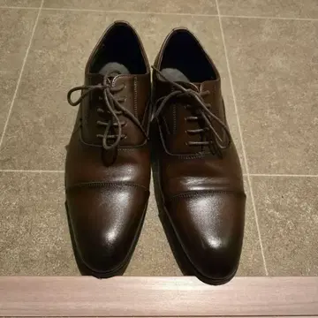 다크 브라운 가죽 구두 수트