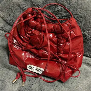 OUTDOOR 에나멜 리본 드로잉 백