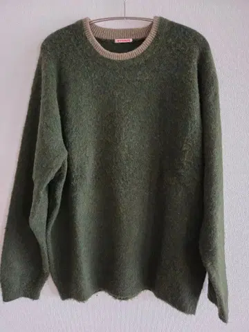 RYETEHNDER 올리브 그린 니트 스웨터