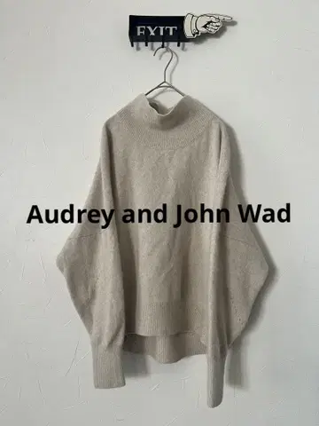 Audrey and John Wad 완판템 울 하이넥 니트