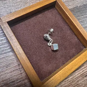 블러디 메리 크로스 다이스 귀걸이