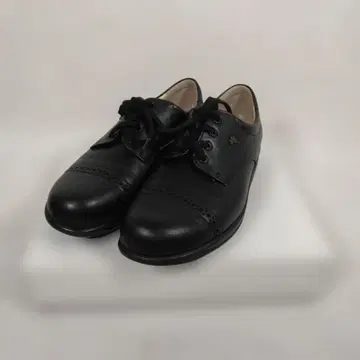 finn comfort 블랙 가죽 로퍼 스트레이트 팁