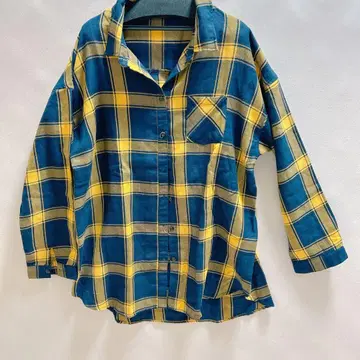 파랑과 옐로우 컬러의 체크 무늬 플란넬 셔츠