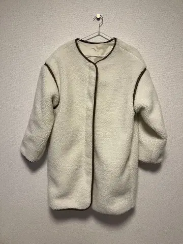 화이트 보아 자켓 브라운 트리밍