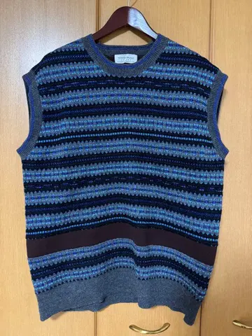 투모로우랜드 트리코 니트 베스트