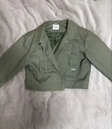 새상품급 ACLENT 올리브 그린 크롭 자켓