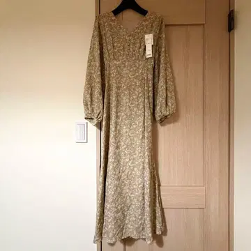 [ 택 포함 새상품 ] mysty woman 꽃무늬 맥시 원피스 베이지