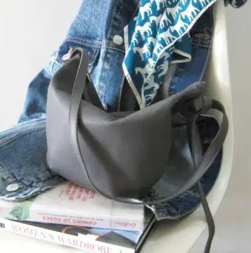 yucchino 하프문 크롬 그레이