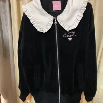 Honey Cinnamon 프릴 달린 블랙 자켓