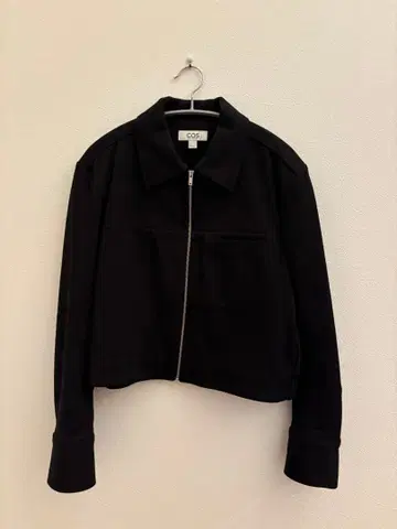 COS 블랙 자켓