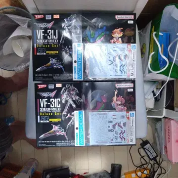 반다이 스피리츠 VF-31J/VF-31C 디럭스 세트 & 수전사 데칼