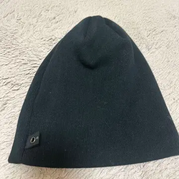 블랙 니트 모자 로고 포함