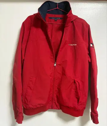 Tommy Hilfiger 후드 부착 레드 자켓