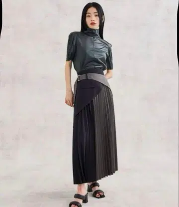 UNITEDTOKYO 라운드컷 레이어드 플리츠 스커트