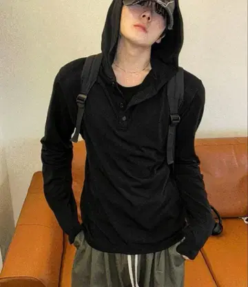 헨리넥 후드 부착 롱 슬리브 T셔츠