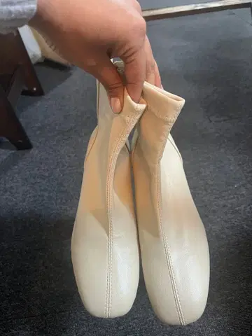 화이트 부티 사이즈 37