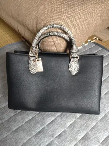 블랙 핸드백 뱀 무늬 핸들