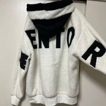 후드 부착 화이트 플리스 자켓