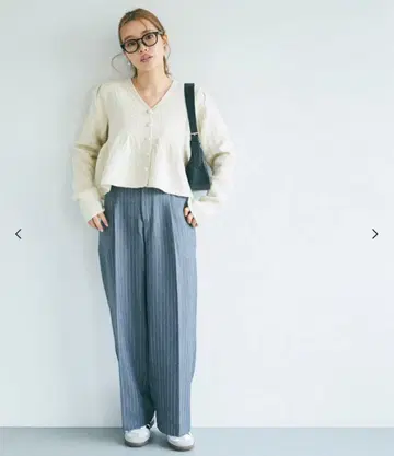 미사용 새상품 coca 라메 니트 가디건 화이트