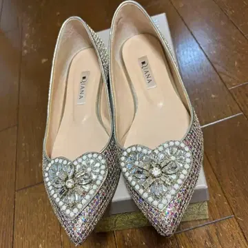 DIANA 하트형 비쥬 장식 펌프스 24.0cm 결혼식