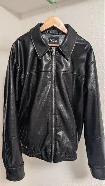 ZARA 블랙 가죽 자켓 S 사이즈