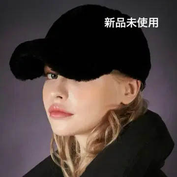 [택 포함 새상품] VARZER 퍼 로고 포인트 볼캡