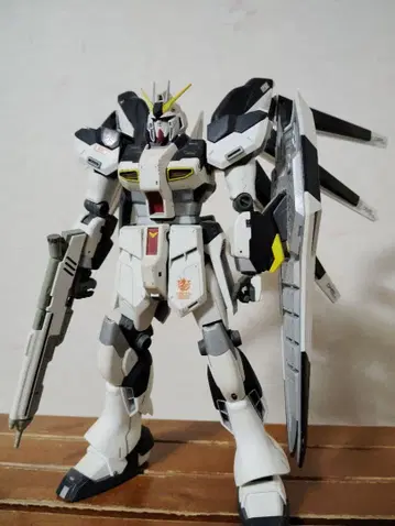 MG 하이뉴 건담 정크 완성품