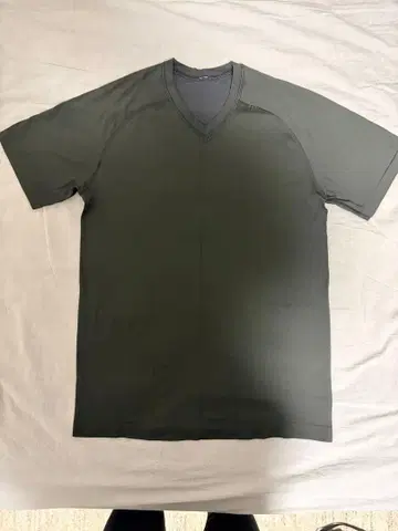 Lululemon 남성용 블랙 V넥 티셔츠 Metal Vent