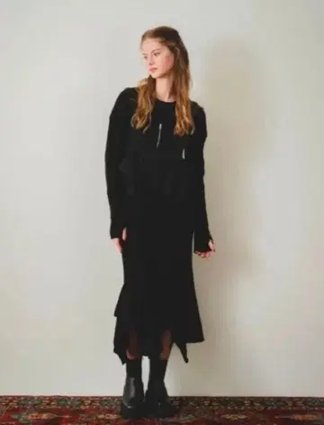 PINUE 페플럼헴 니트 셋업 (블랙)