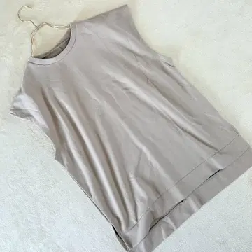 슬리브리스 티셔츠 베이지 계열 M 사이즈 심플 슬릿 캐주얼