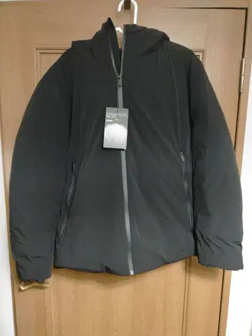 미사용 새상품 워크맨 GIGA PUFF 다운 자켓 L 블랙