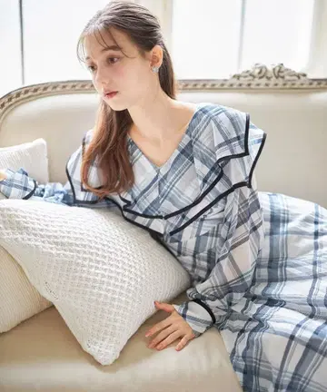 [택 포함 새상품] 허리 리본 포함 빅칼라 체크 플리츠 원피스 토코