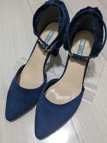 새상품급 EVOL ILIMA 이리마 세퍼레이트 퍼 펌프스 24.5 네이비