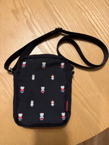 파밀리아 픽셀 아트 숄더백