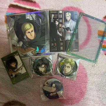 진격의 거인 케이스 포함 브로마이드 캔뱃지 리바이 엘빈