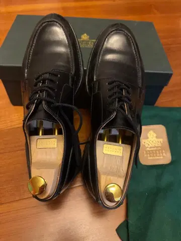 크로켓 앤 존스 블랙 카프 비브람 밑창