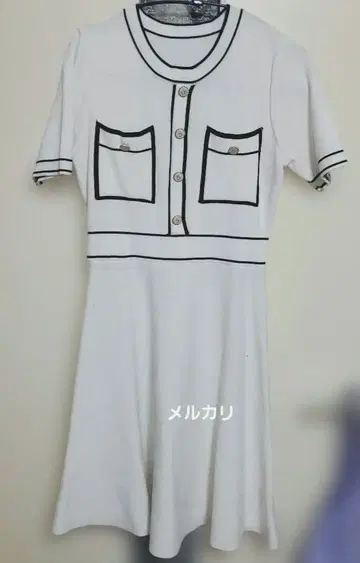 바이컬러 A라인 반팔 무릎 기장 원피스 화이트 No.5 버튼 럭셔리