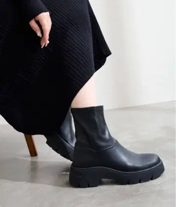 [ 새상품급 ] LE TALON 6cm 볼륨 밑창 핏 숏부츠 XL