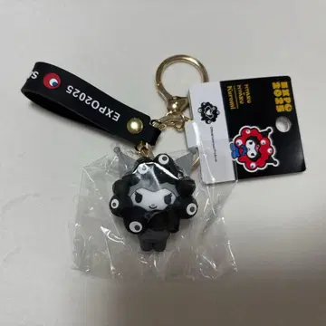 산리오 미야쿠미야쿠 흑백 키링 쿠로미