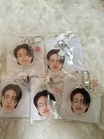 treasure 얼굴 아크릴 키링 희로애락