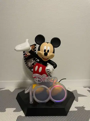 디즈니 100주년 미키마우스 동상