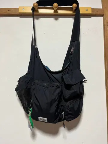 niko and - 나일론 블랙 숄더백