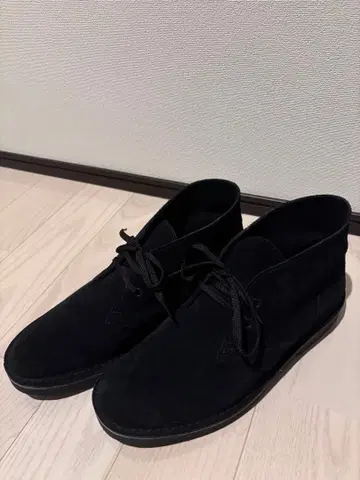 Clarks 스웨이드 블랙 부츠