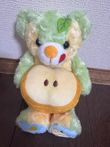 그린과 옐로우 컬러의 곰 봉제 인형 고토치 베어 치바 배