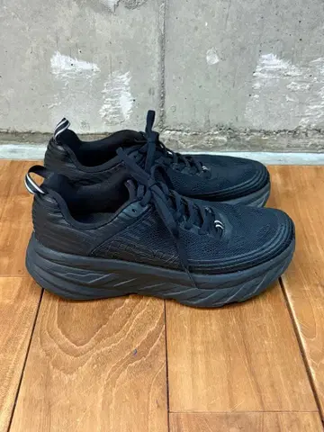 [ 호카 오네오네 ] 본다이 블랙 스니커즈