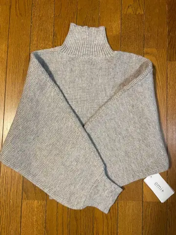 emi 터틀넥 그레이 니트 새상품