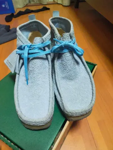 CLARKS ORIGINALS 라이트 블루 모카신
